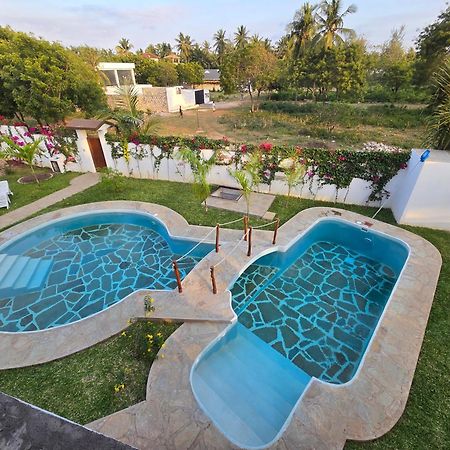 Nyumba Tamu Bed & Breakfast Watamu Exterior photo