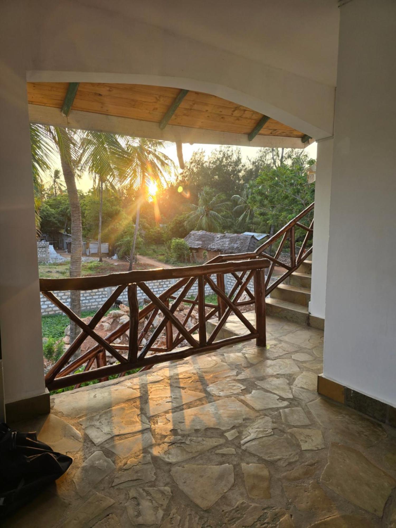 Nyumba Tamu Bed & Breakfast Watamu Exterior photo